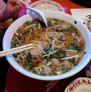 Meet your Posher, Ho xeng